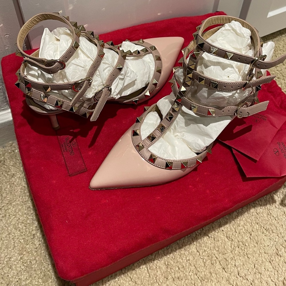 Authentic Valentino Rockstud Pointed Toe Pump